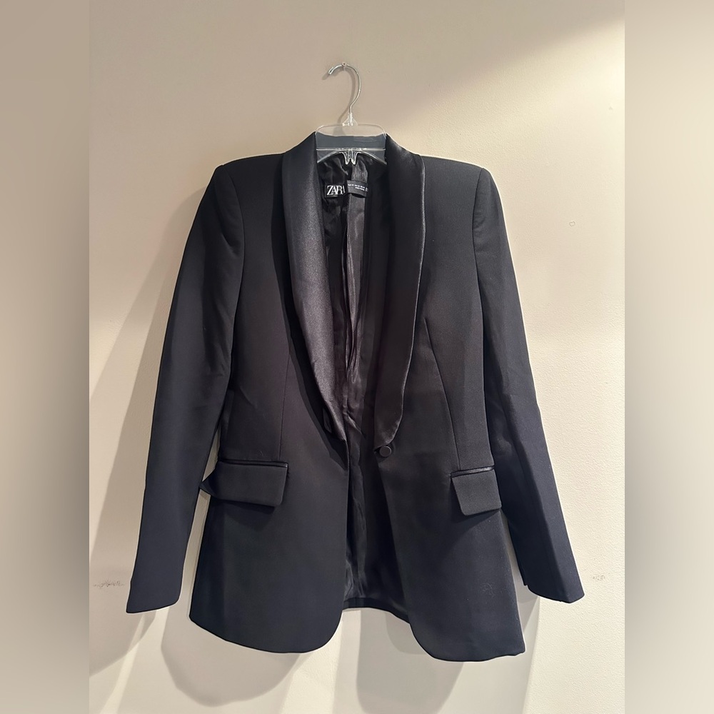 New w/out tags - ZARA Black Shawl Collar Tuxedo Blazer (women)
